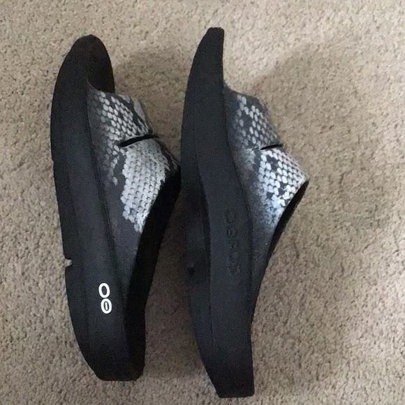 Oofos recovery slides New - Picture 4 of 4